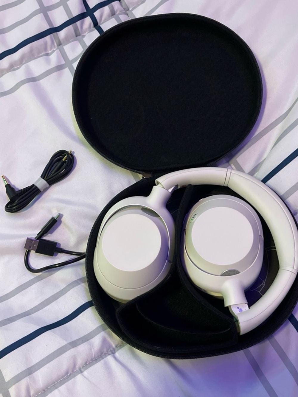 Sony ULT WEAR White Wireless Headphones with Carry Case